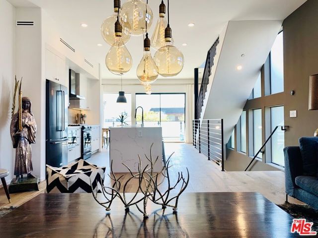 2606 S Barrington Avenue, Los Angeles, CA 90064