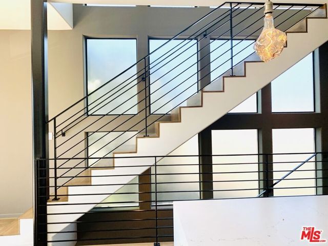 2606 S Barrington Avenue, Los Angeles, CA 90064