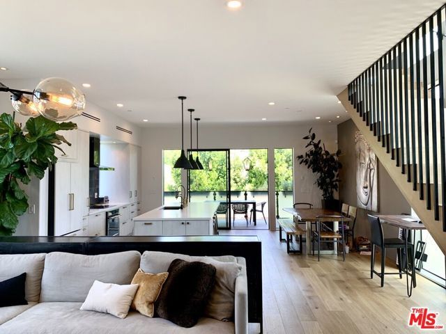 2606 S Barrington Avenue, Los Angeles, CA 90064