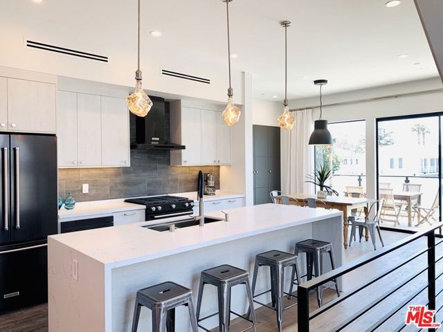 2606 S Barrington Avenue, Los Angeles, CA 90064