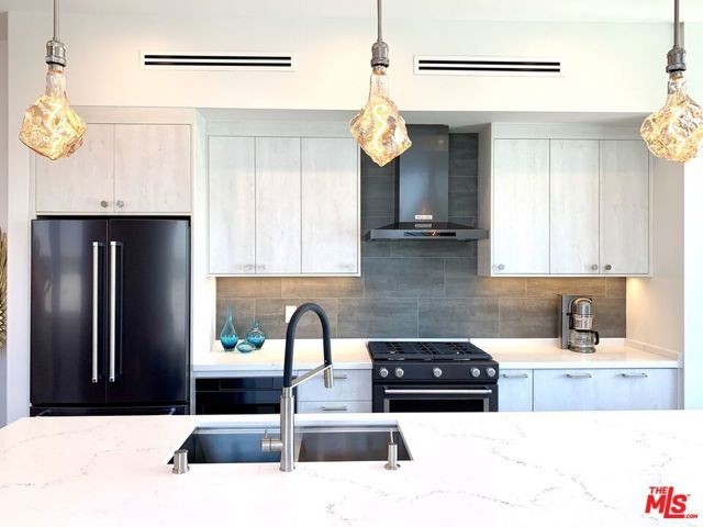 2606 S Barrington Avenue, Los Angeles, CA 90064