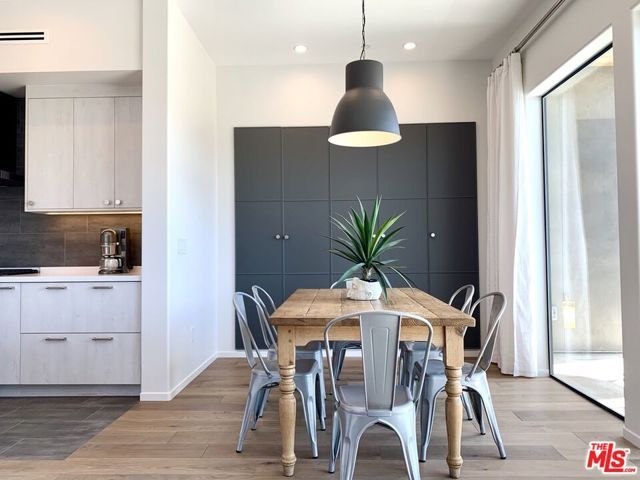 2606 S Barrington Avenue, Los Angeles, CA 90064