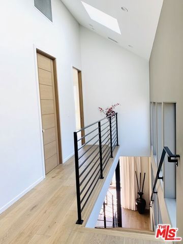 2606 S Barrington Avenue, Los Angeles, CA 90064