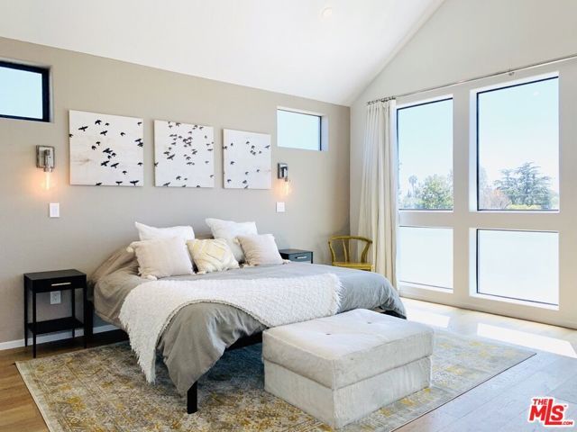 2606 S Barrington Avenue, Los Angeles, CA 90064