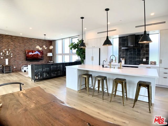 2606 S Barrington Avenue, Los Angeles, CA 90064