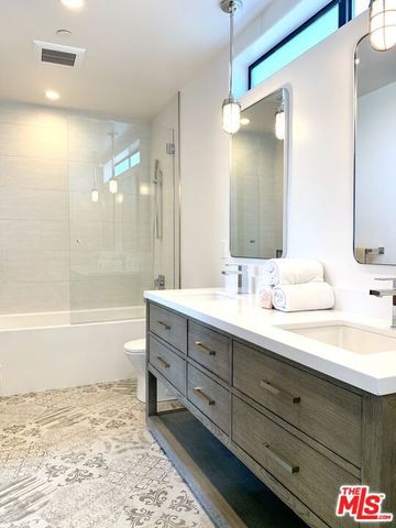 2606 S Barrington Avenue, Los Angeles, CA 90064