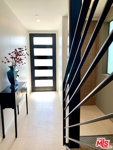 2606 S Barrington Avenue, Los Angeles, CA 90064