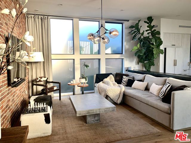 2606 S Barrington Avenue, Los Angeles, CA 90064