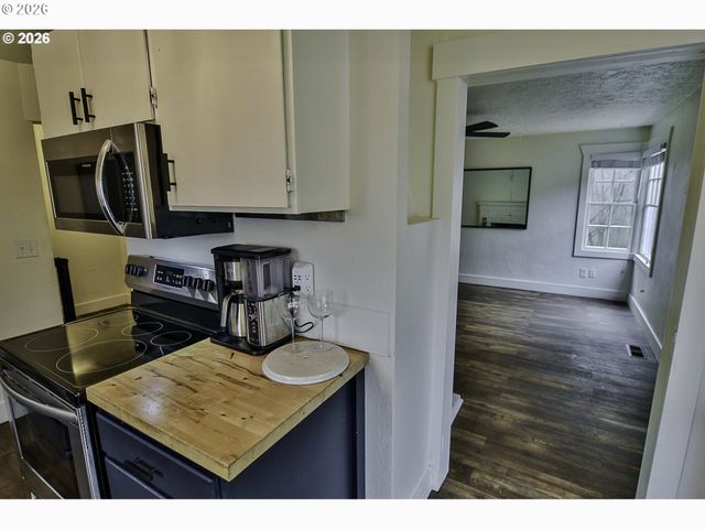 9740 Sw 51ST Ave, Portland, OR 97219