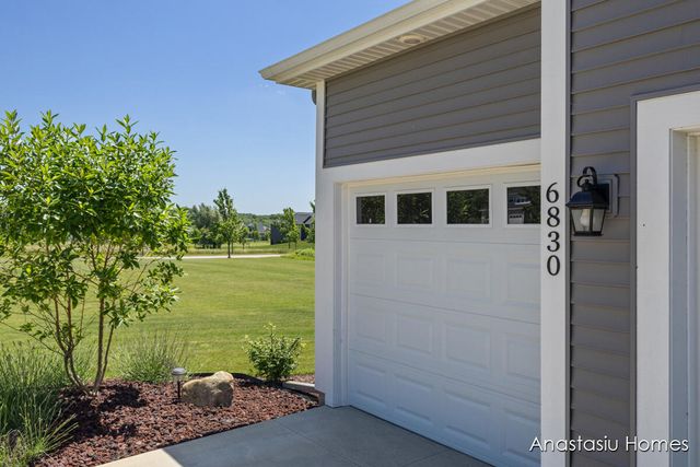 6830 Golden View Drive Se, Cascade Twp, MI 49512