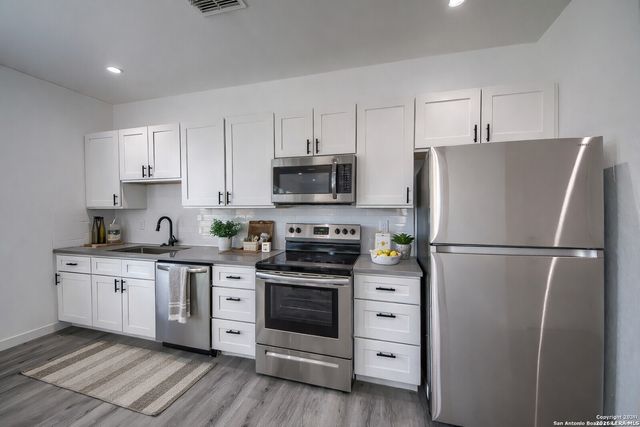 2066 DRY CREEK, Canyon Lake, TX 78133