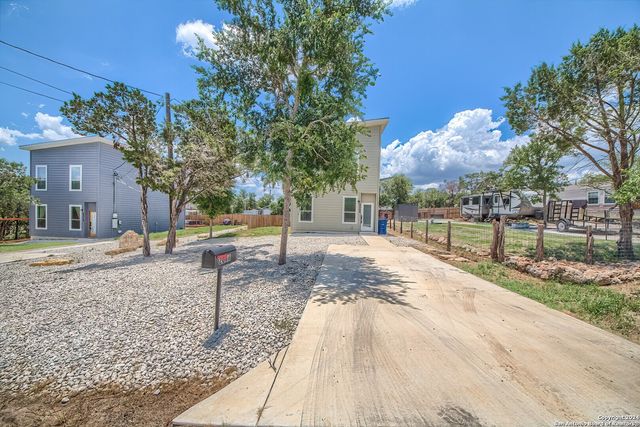 2066 DRY CREEK, Canyon Lake, TX 78133