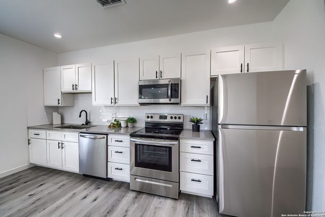 2066 DRY CREEK, Canyon Lake, TX 78133