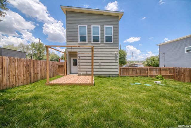 2066 DRY CREEK, Canyon Lake, TX 78133