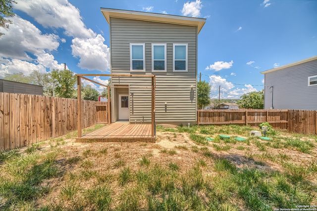 2066 DRY CREEK, Canyon Lake, TX 78133