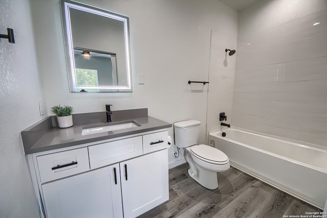 2066 DRY CREEK, Canyon Lake, TX 78133