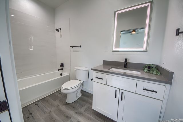 2066 DRY CREEK, Canyon Lake, TX 78133