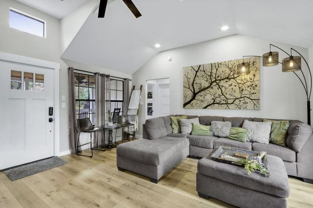 106 Chapparal CIR, Wimberley, TX 78676
