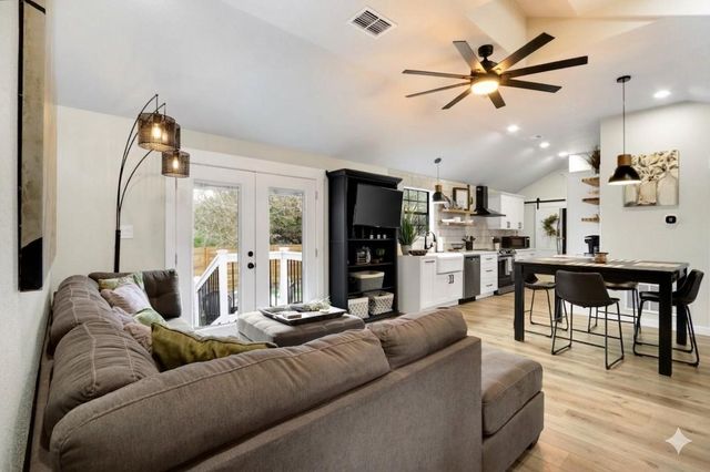 106 Chapparal CIR, Wimberley, TX 78676