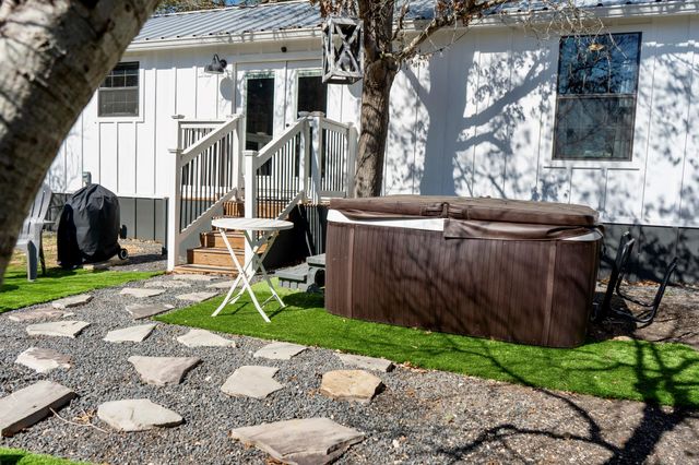 106 Chapparal CIR, Wimberley, TX 78676