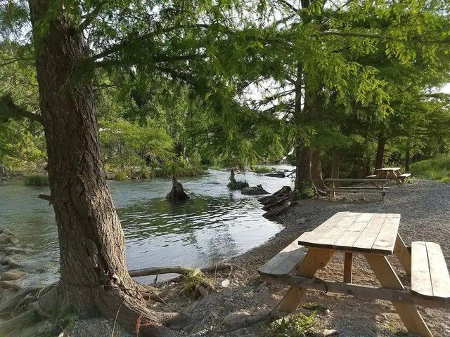 106 Chapparal CIR, Wimberley, TX 78676