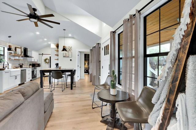 106 Chapparal CIR, Wimberley, TX 78676