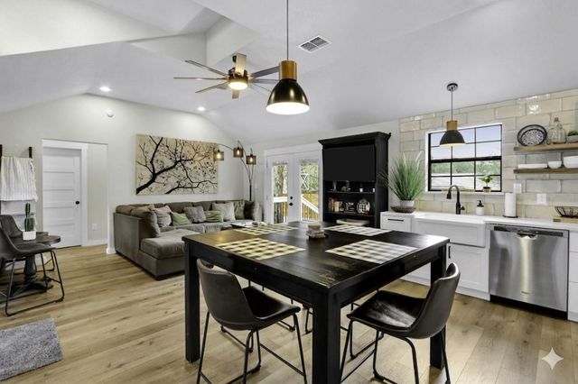 106 Chapparal CIR, Wimberley, TX 78676