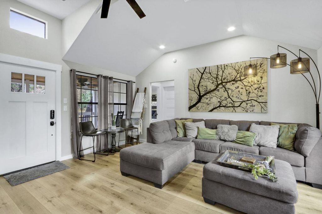 106 Chapparal CIR, Wimberley, TX 78676