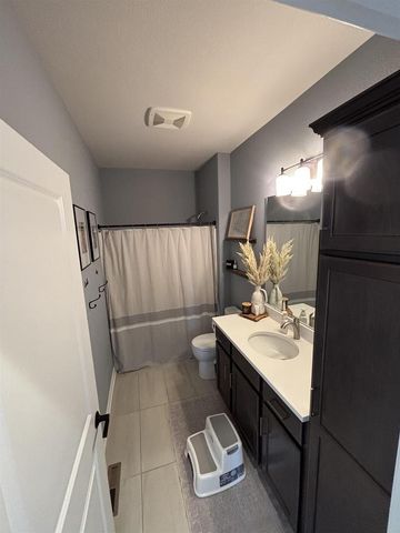 615 LAMBERT DRIVE, Slinger, WI 53086