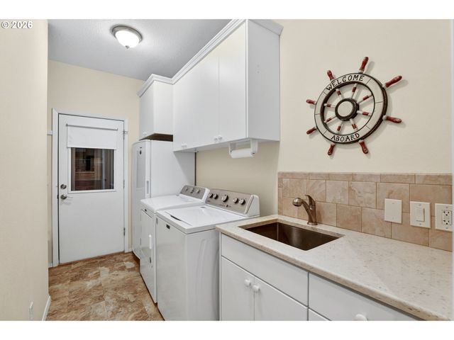 11413 PENNYS Way, Oregon City, OR 97045