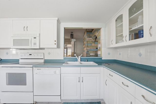 36 WINDRUSH BAY DRIVE 36, Tarpon Springs, FL 34689