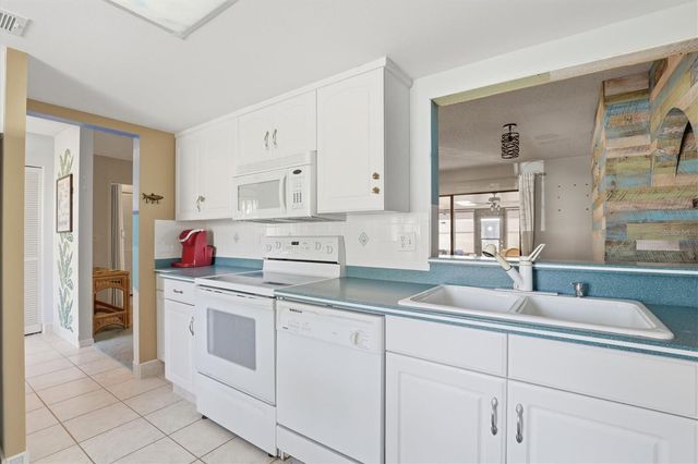 36 WINDRUSH BAY DRIVE 36, Tarpon Springs, FL 34689