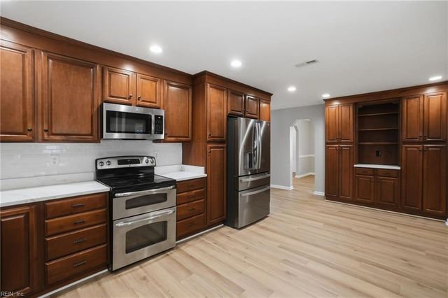 1225 Woodstream CT, Chesapeake, VA 23322
