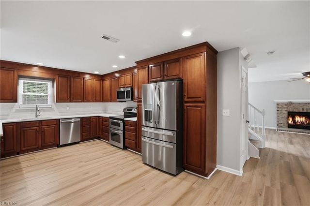 1225 Woodstream CT, Chesapeake, VA 23322