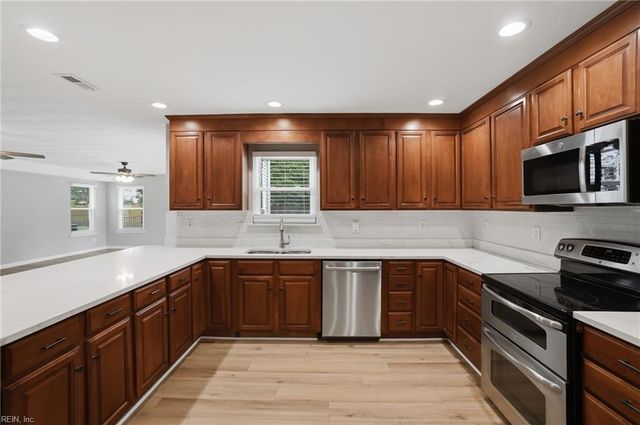1225 Woodstream CT, Chesapeake, VA 23322