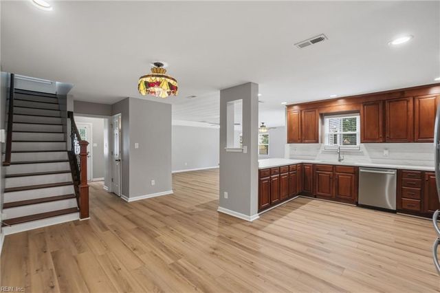 1225 Woodstream CT, Chesapeake, VA 23322
