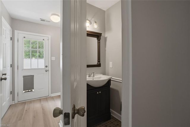 1225 Woodstream CT, Chesapeake, VA 23322