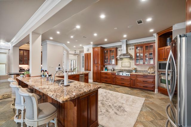 347 Paradise Pt, Hot Springs, AR 71913