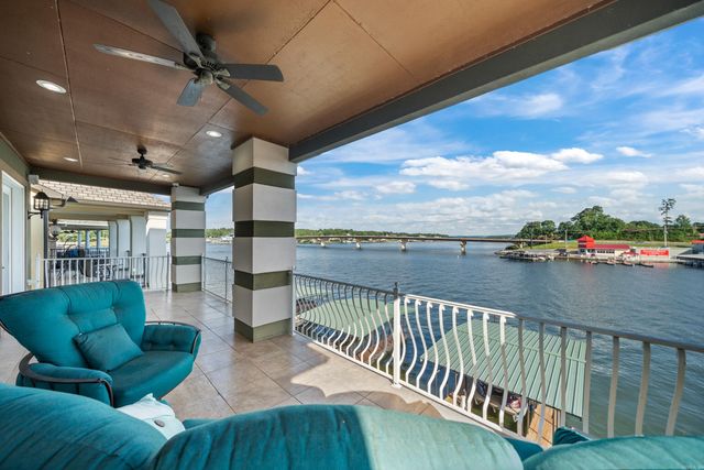 347 Paradise Pt, Hot Springs, AR 71913