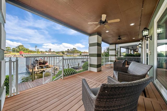 347 Paradise Pt, Hot Springs, AR 71913