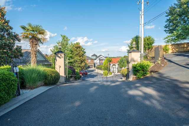 347 Paradise Pt, Hot Springs, AR 71913