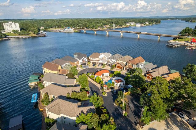 347 Paradise Pt, Hot Springs, AR 71913