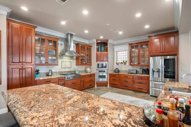 347 Paradise Pt, Hot Springs, AR 71913