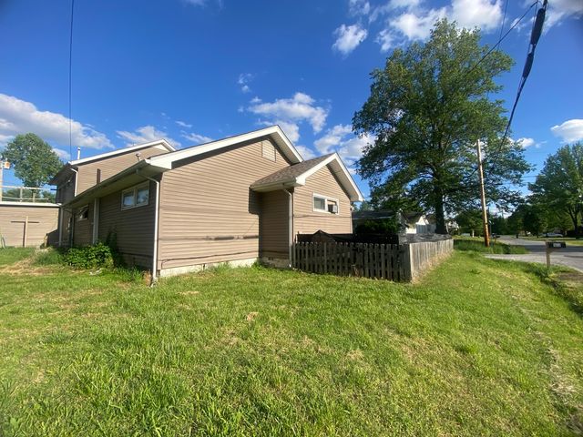 302 N Illinois Avenue, West Frankfort, IL 62896