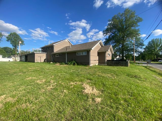 302 N Illinois Avenue, West Frankfort, IL 62896