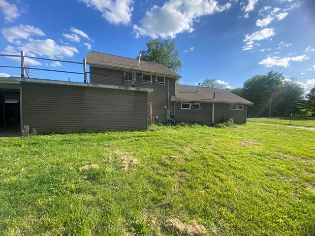 302 N Illinois Avenue, West Frankfort, IL 62896