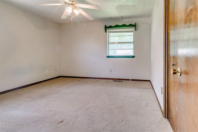 1013 S Morgan Drive, Moore, OK 73160