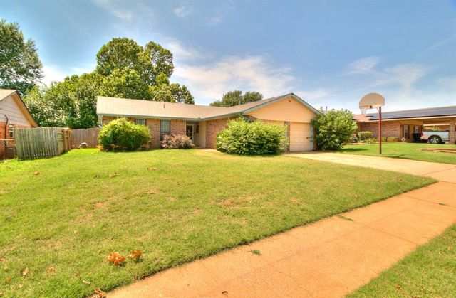 1013 S Morgan Drive, Moore, OK 73160