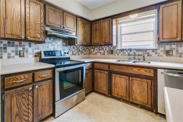 1013 S Morgan Drive, Moore, OK 73160