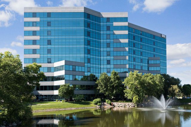 5601 Smetana Drive 512, Minnetonka, MN 55343